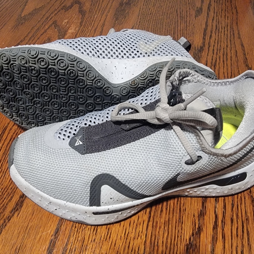 Nike Kids Gray and Black Sneakers Size 5 used in excellent condition